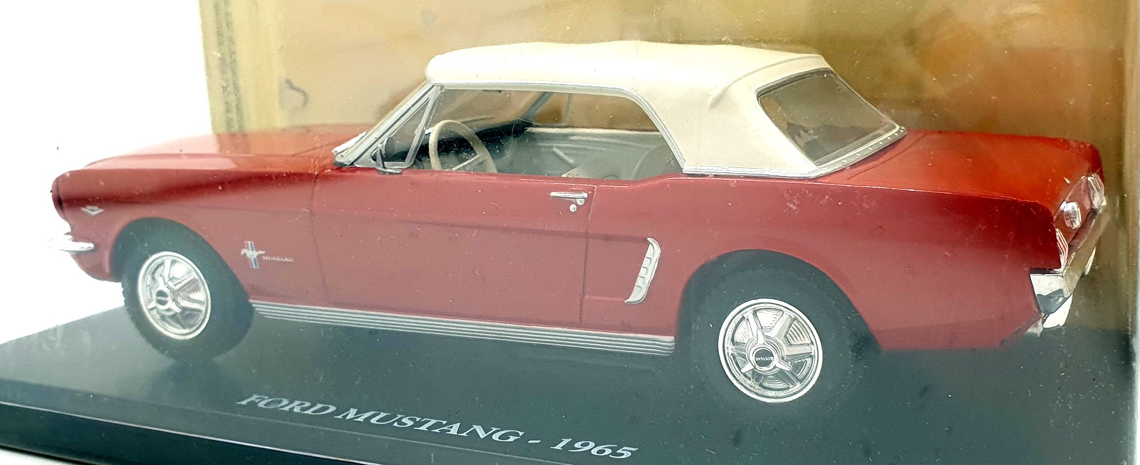Altaya 1/24 Scale Diecast ALA0033 - 1965 Ford Mustang - Red
