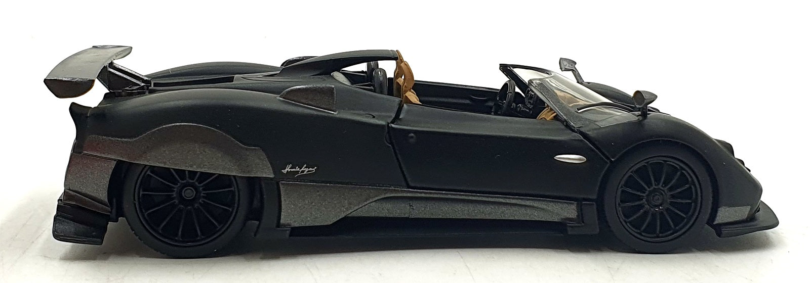 Tayumo 1/36 Scale Pull Back & Go 36120211 - Pagani Zonda HP Barchetta LHD 