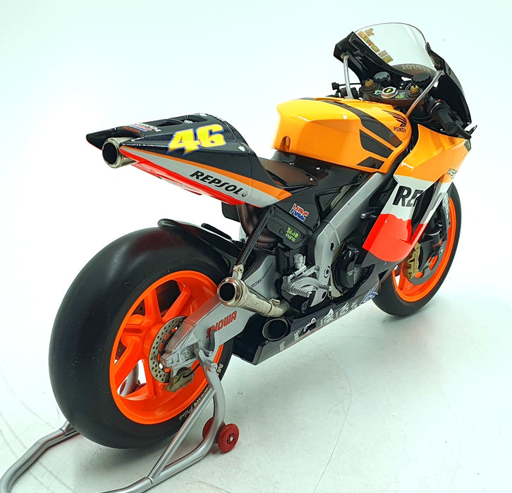 Minichamps 1/6 Scale 062 037146 - Honda RC211V Repsol V.Rossi #46 Moto GP 2003