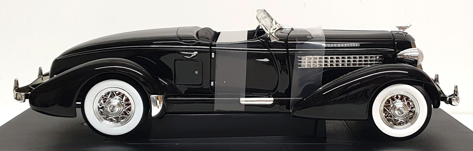 Ertl 1/18 Scale diecast 7994 - 1935 Auburn Cord Boattail Speedster - Black