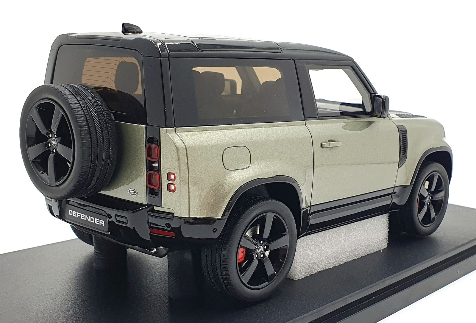 GT Spirit 1/18 Scale Resin GT517 Land Rover Defender 90 P400 X-Dynamic ...