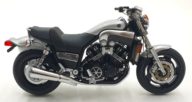 Minichamps 1/12 Scale 122 163702 - Yamaha Vmax 1993 - Silver Metallic