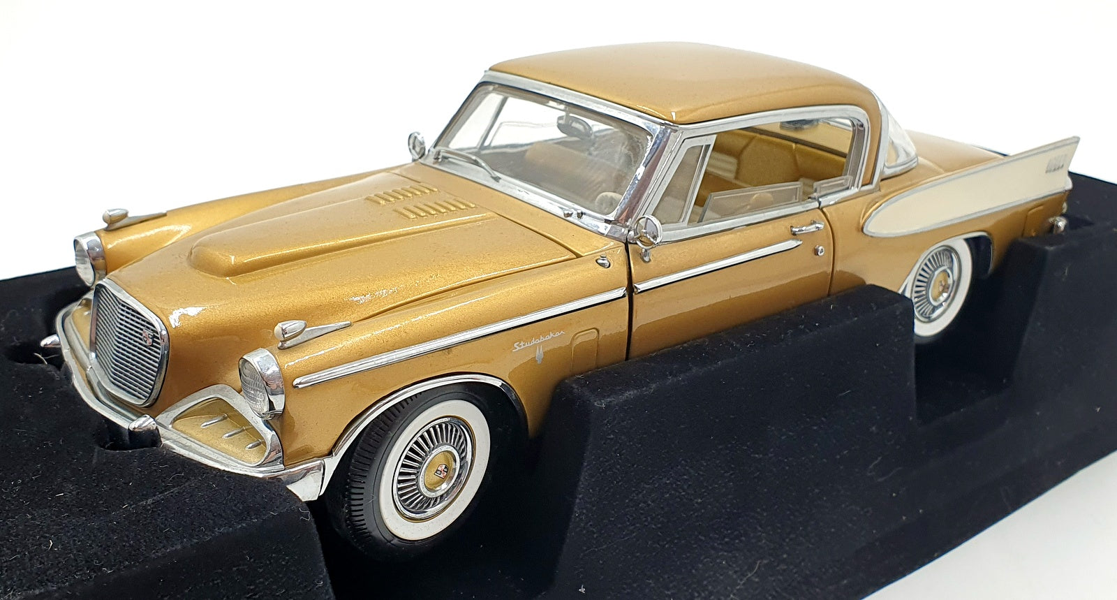 Signature 1/18 Scale Diecast 20018 - Studebaker Golden Hawk - Gold
