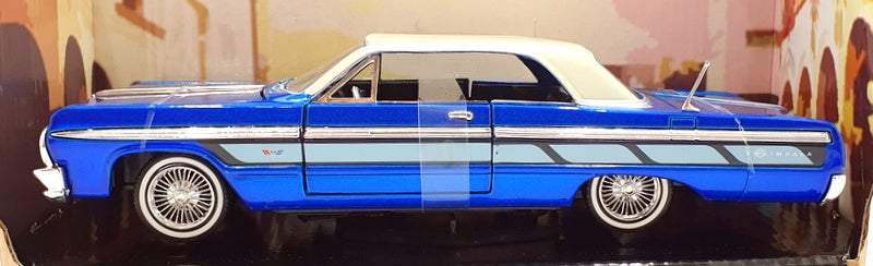 Motor Max 1/24 Scale 79021 - 1964 Chevrolet Impala - Met. Blue/Cream