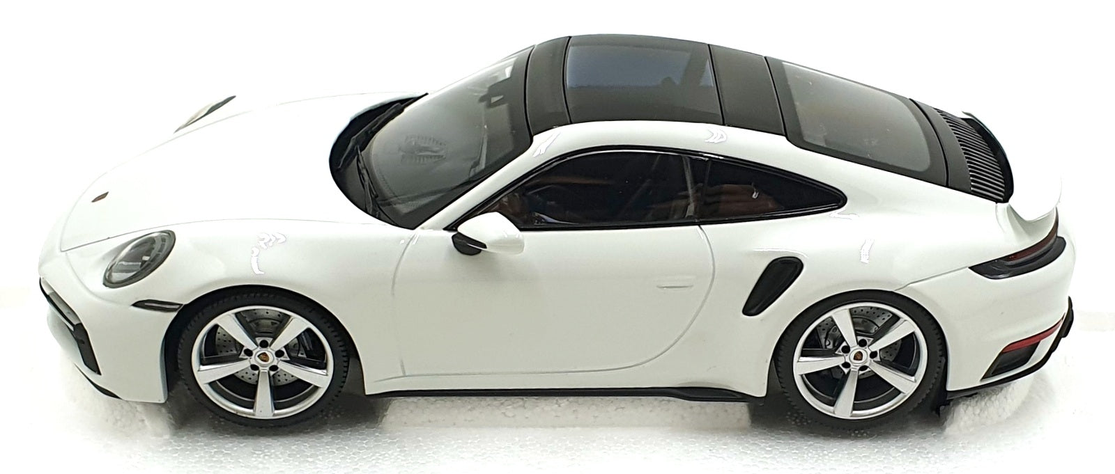 Minichamps 1/18 scale WAP 021 162 ORT RB - Porsche 911 Turbo S - White