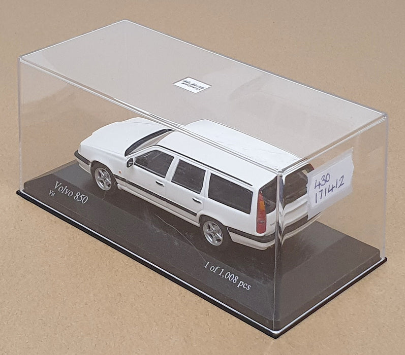 Minichamps 1/43 Scale 430 171412 - 1996 Volvo 850 Break - White