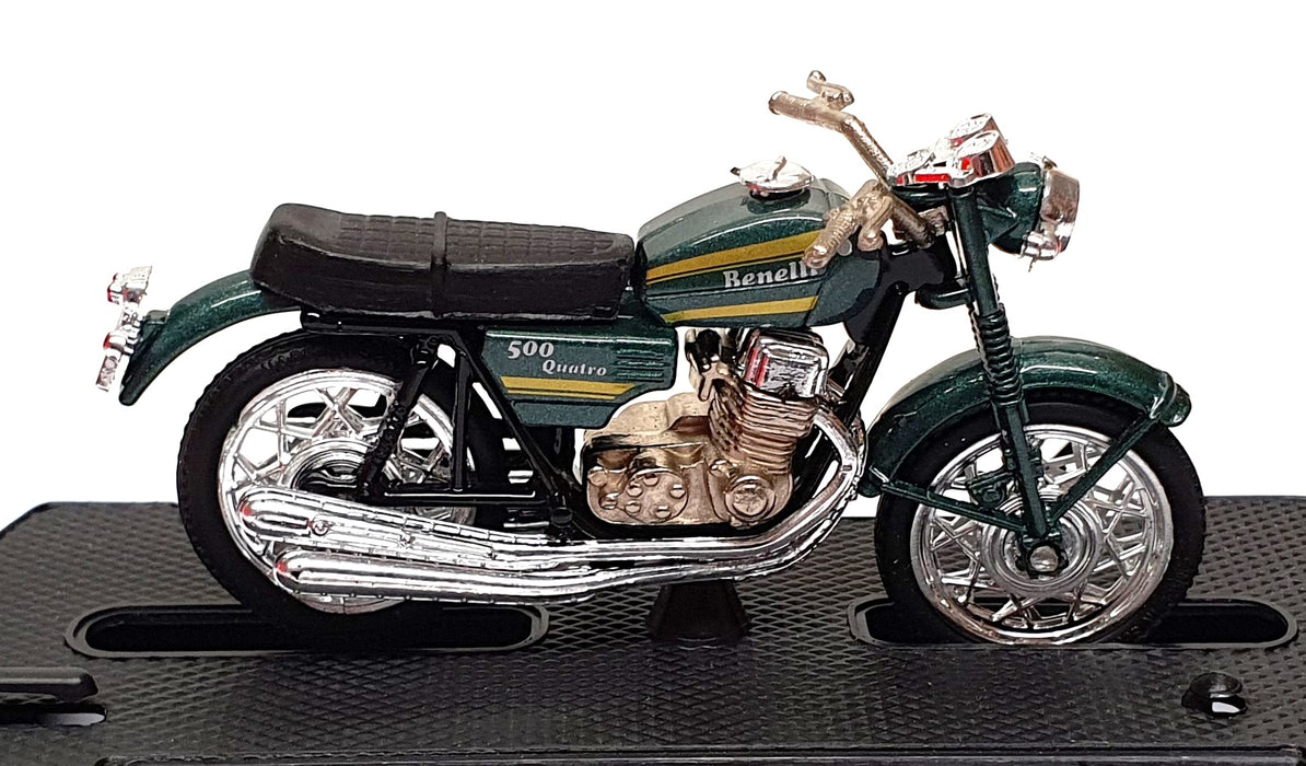 Guiloy 1/24 Scale 11686 - 1974 Benneli 500 Quatro Motorbike - Green