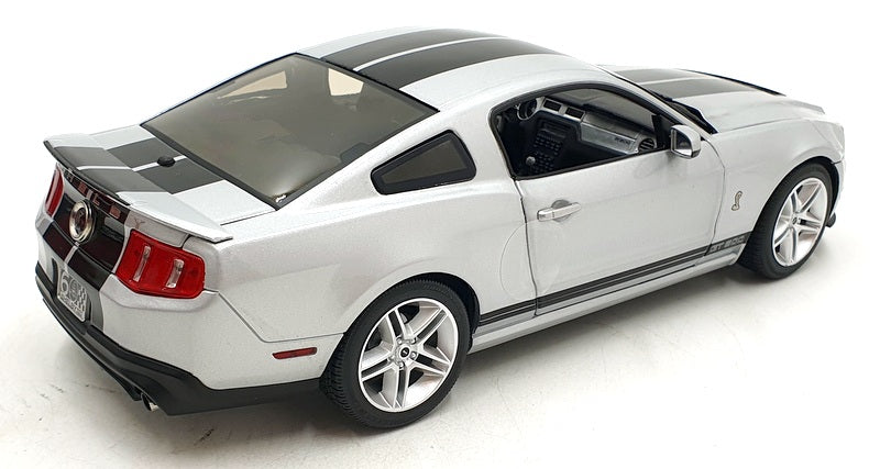 Greenlight 1/18 Scale Diecast 13673 - 2011 Shelby GT500 - Silver/Black