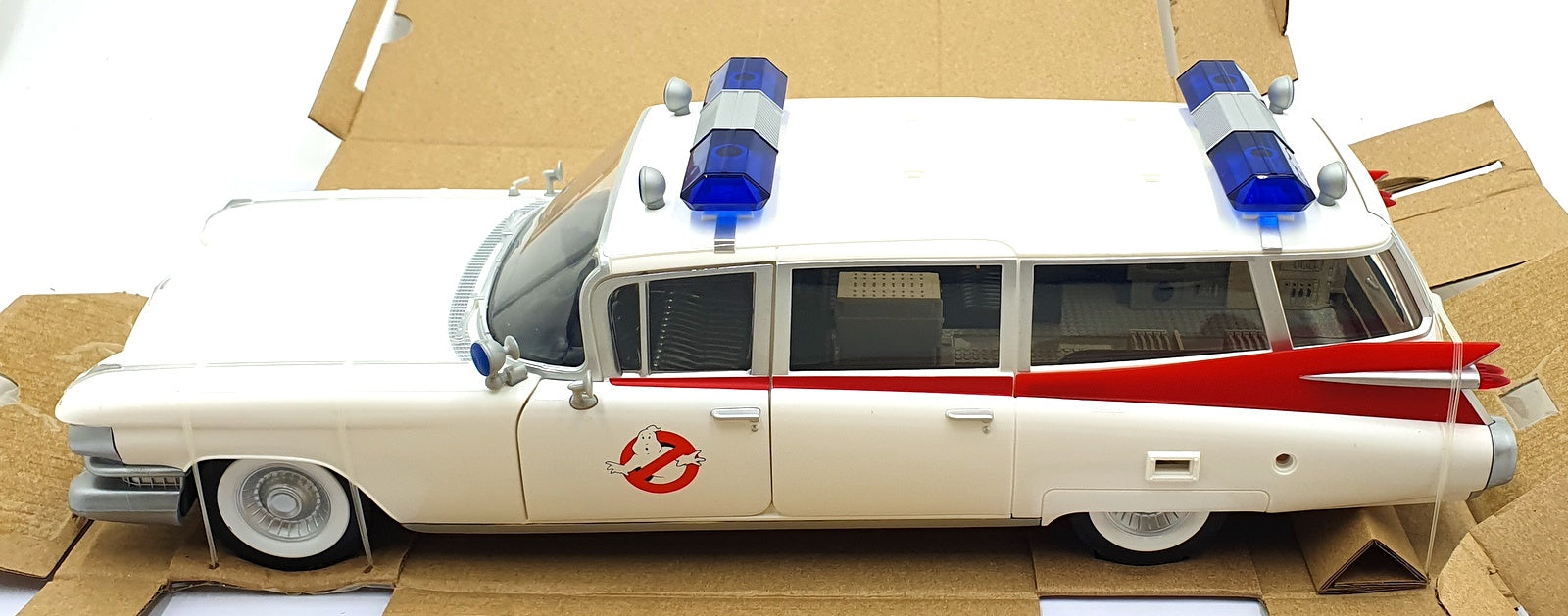 Hasbro 1/18 Scale GB33421 - Ghostbusters Plasma Series Ecto-1 (1984) Cadillac