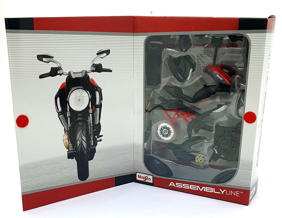 Maisto 1/12 Scale Kit 39196 - 2011 Ducati Diavel Carbon Motorbike - Black/Red