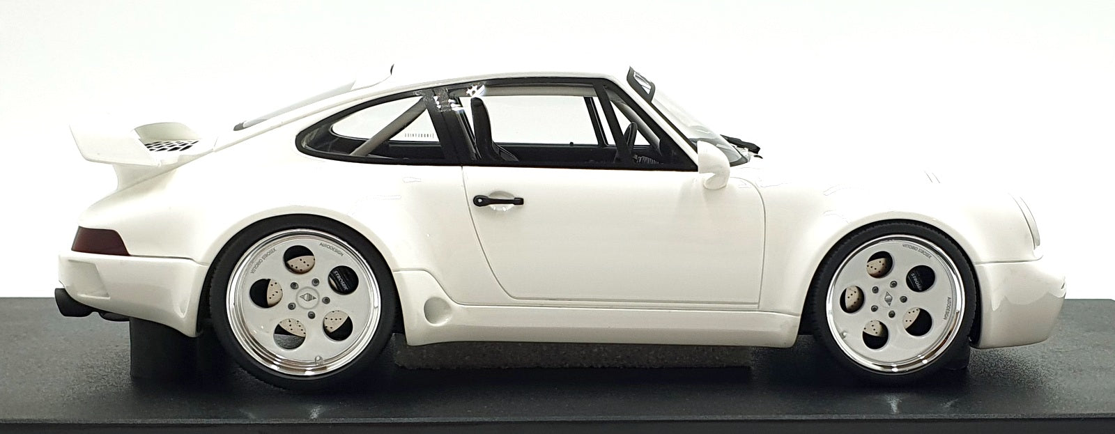 GT Spirit 1/18 Scale Resin GT525 - Porsche Strosek Giga - White