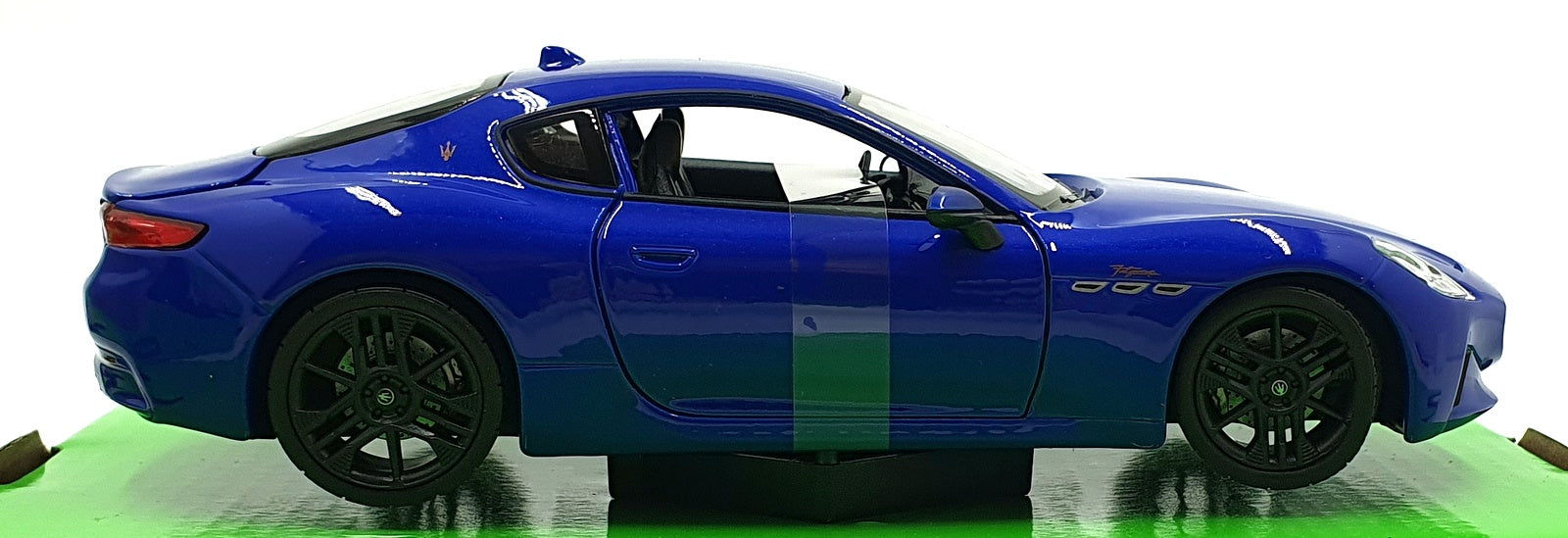 Welly NEX 1/24 Scale Diecast 24125W-M.BU - Maserati Granturismo Flogore Blue