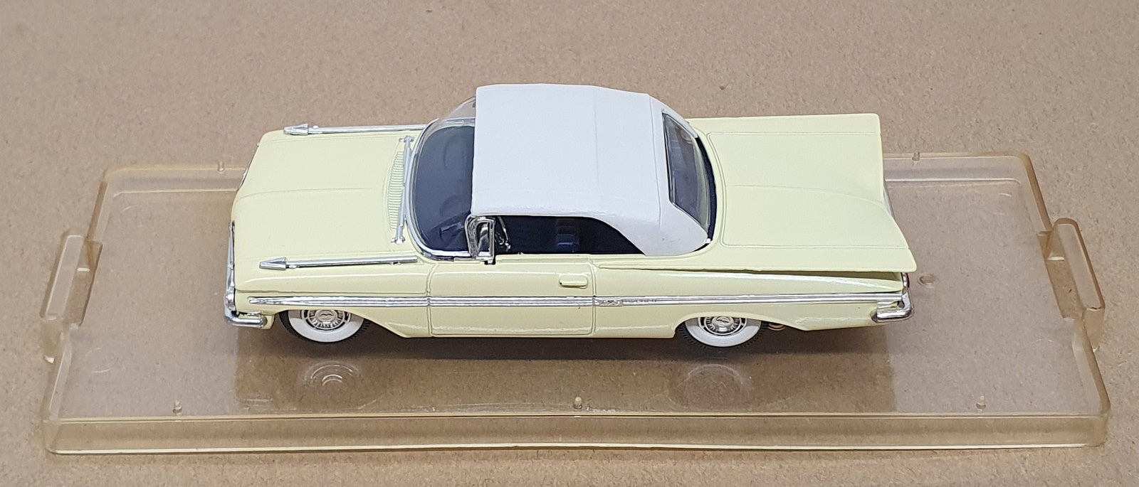 Vitesse 1/43 Scale 391 - 1960 Chevrolet Impala Closed Cabrio - Yellow/White