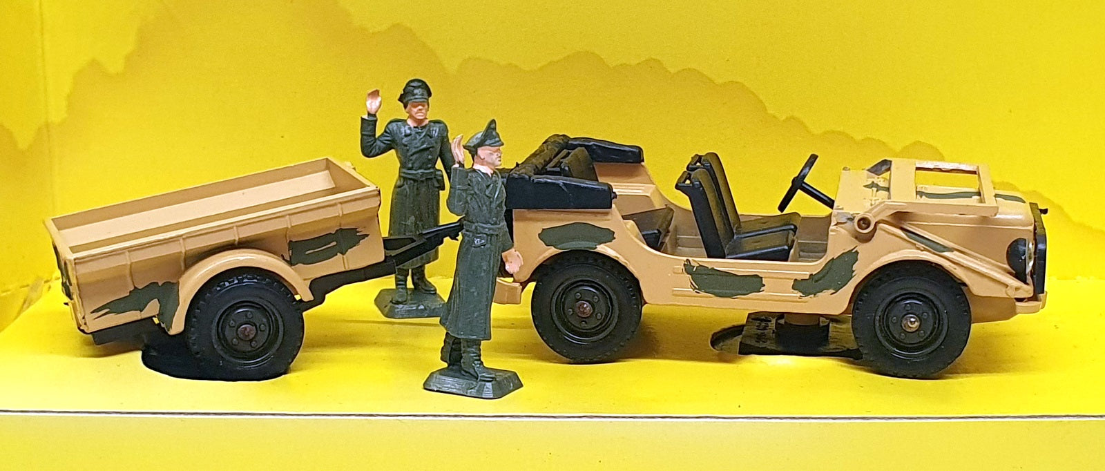 Solido 1/43 Scale 6037 - Military Jeep Auto Union With Trailer + Figures