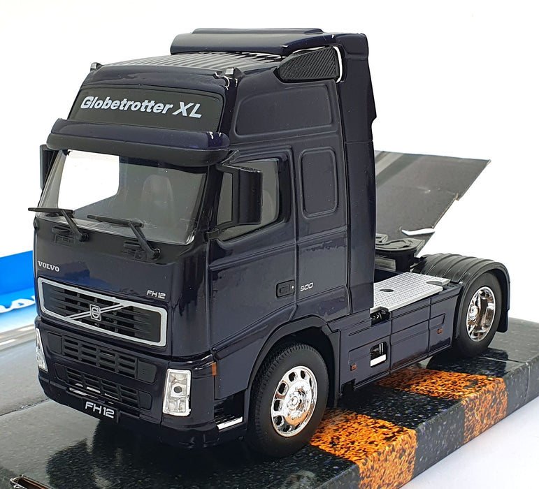 Welly 1/32 Scale 32630W - Volvo FH12 Transporter - Black