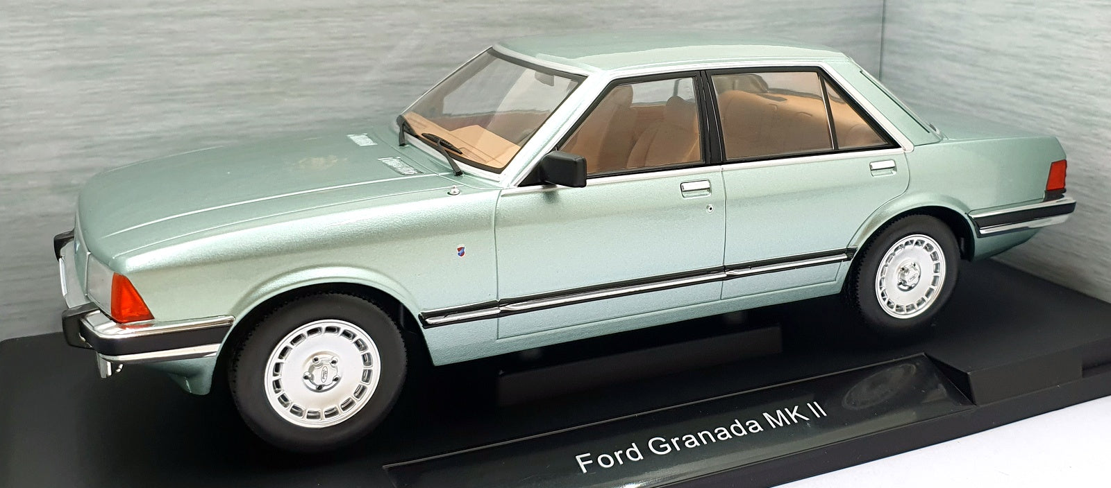 Model Car Group 1/18 Scale MCG18535 - Ford Granada MK II 2.8 Ghia Lt. Met. Green