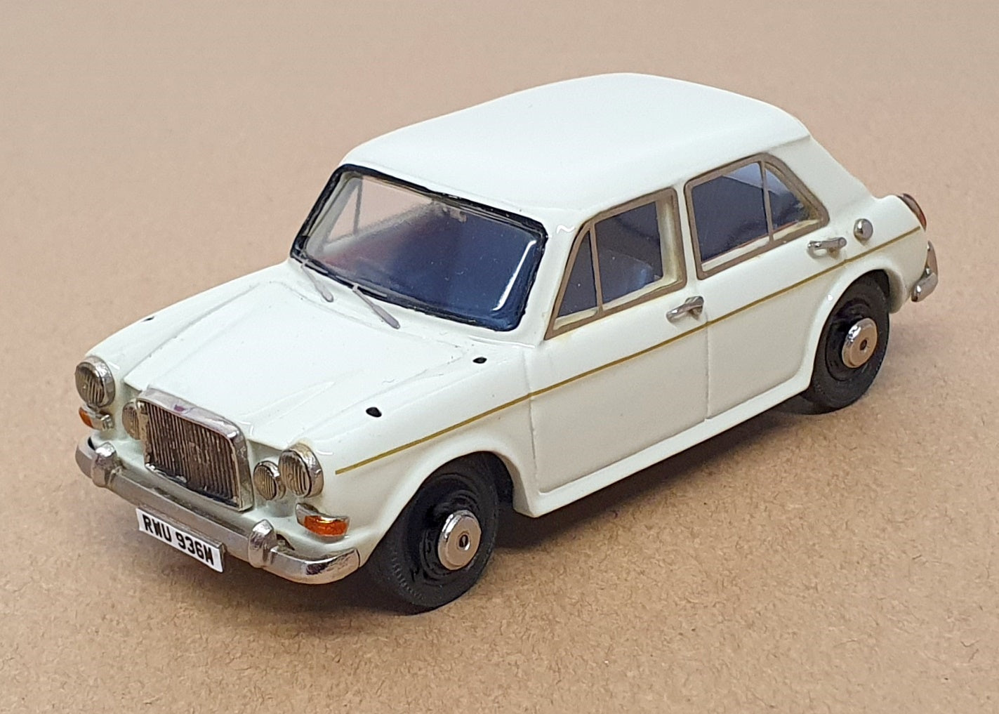 WMT 1/43 Scale BMC05 1974 Vanden Plas Princess 1300 Mk3 Snowberry White 1 Of 25