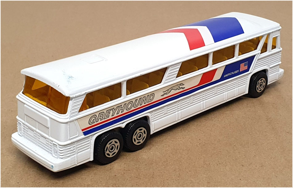 Corgi 16.5cm Long 2008 - Greyhound MC-8 Americruiser Bus - White/Red/Blue