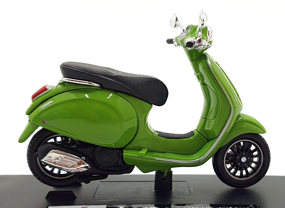 Maisto 1/18 Scale 39540 - 2017/2018 Vespa Sprint 150 ABS Moped - Green