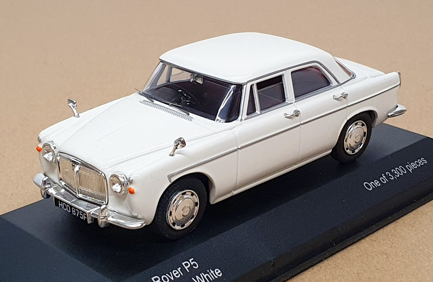Vanguards 1/43 Scale Diecast VA06907 - Rover P5 - Rover White
