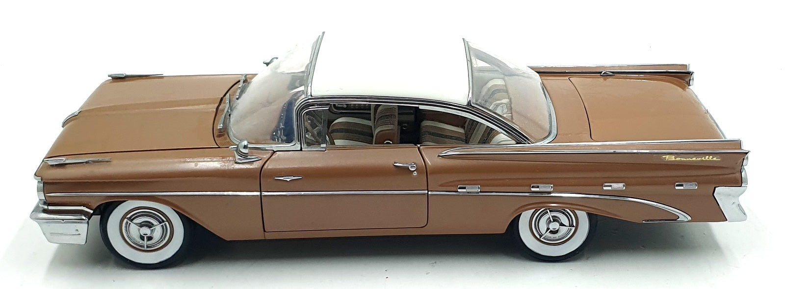 Sun Star 1/18 Diecast 5171 - 1959 Pontiac Bonneville Open Conv - Ivory Copper