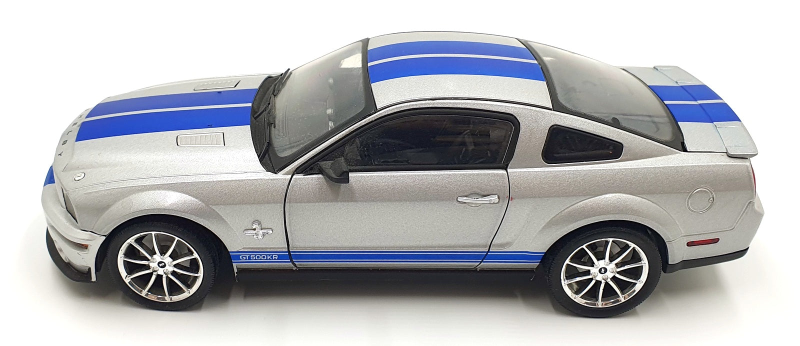 Shelby Collectibles 1/18 Scale DC16126F - 2008 Shelby GT500KR - Silver/Blue
