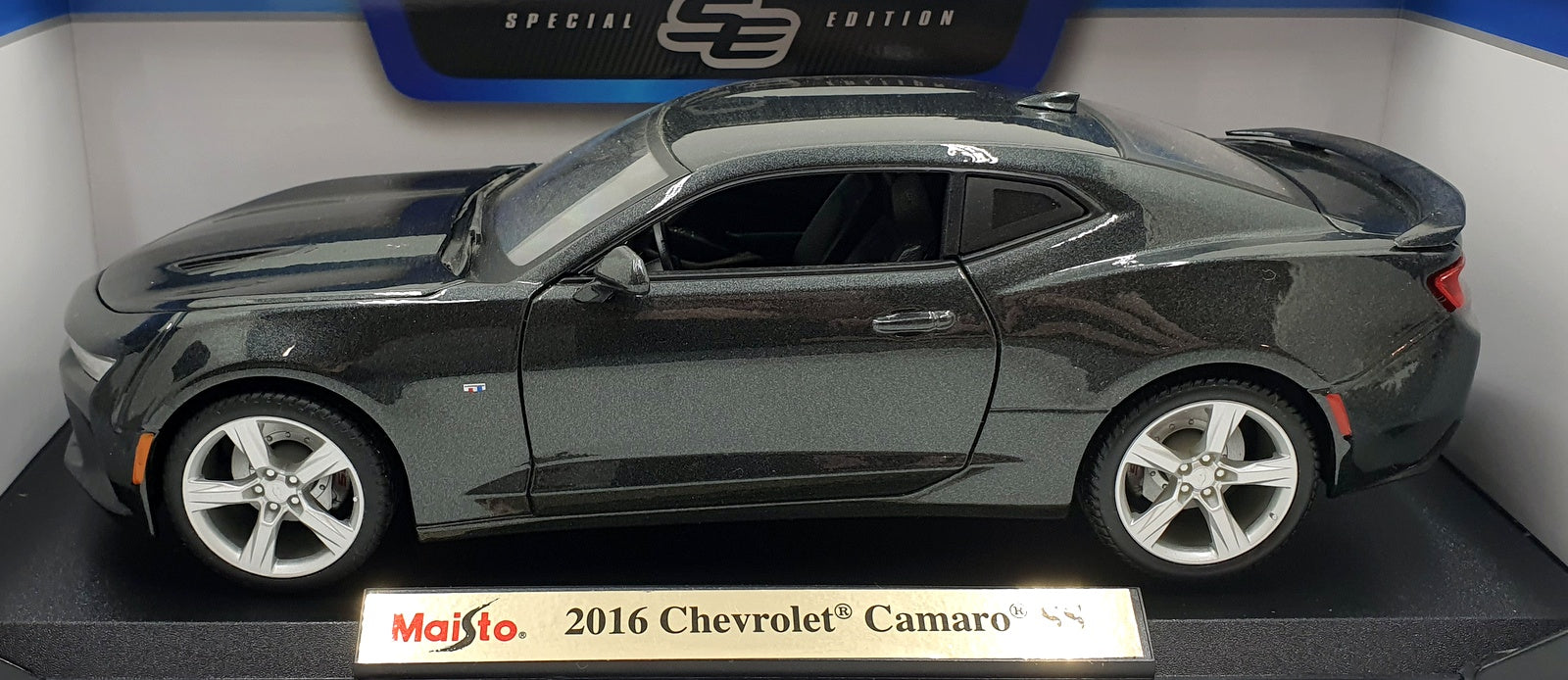 Maisto 1/18 Scale Diecast 46629 - 2016 Chevrolet Camaro SS - Metallic Grey