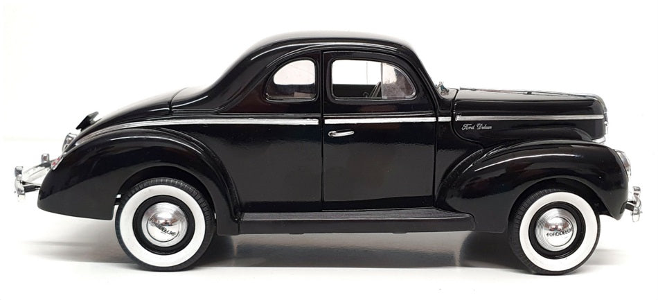 Universal Hobbies 1/18 Scale Diecast 71123T - 1940 Ford Deluxe - Black