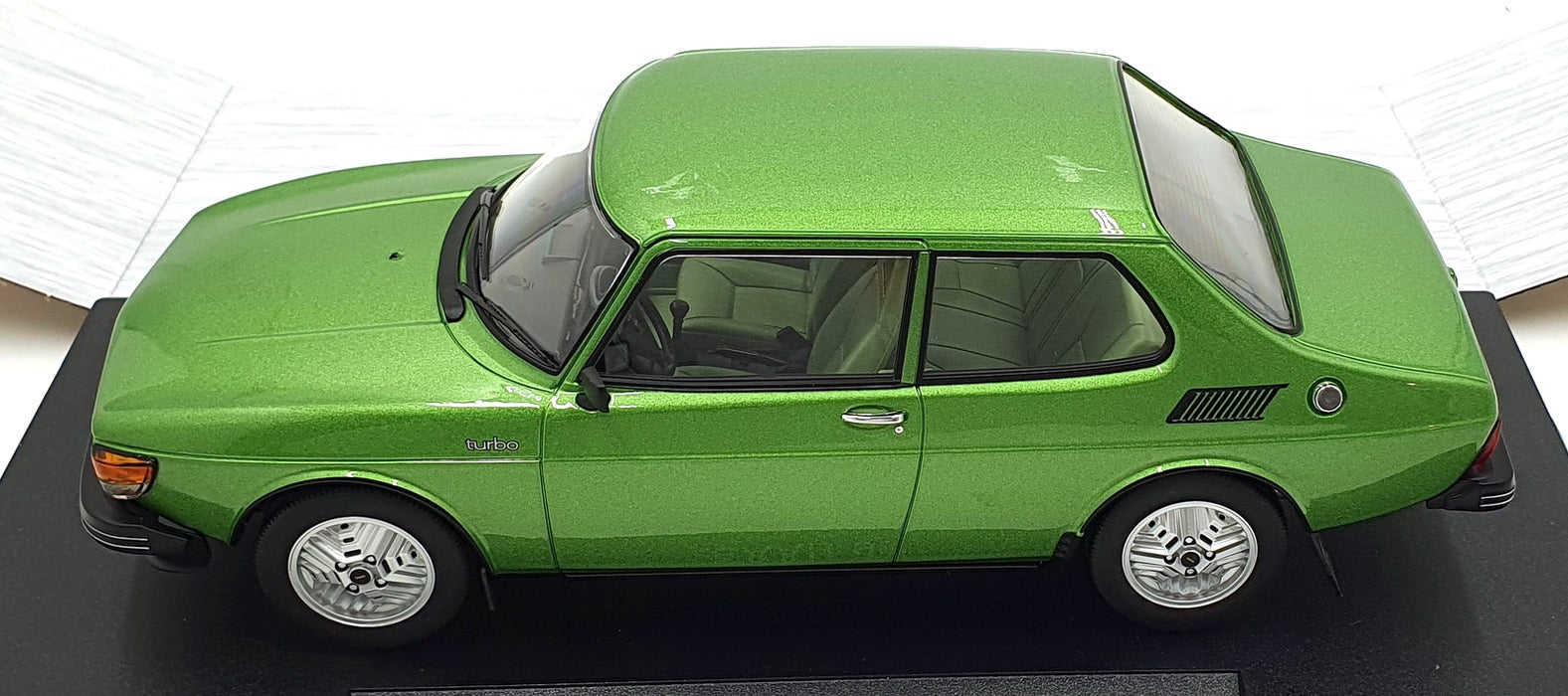 MCG 1/18 Scale Diecast MCG18440 - Saab 99 - Met. Green