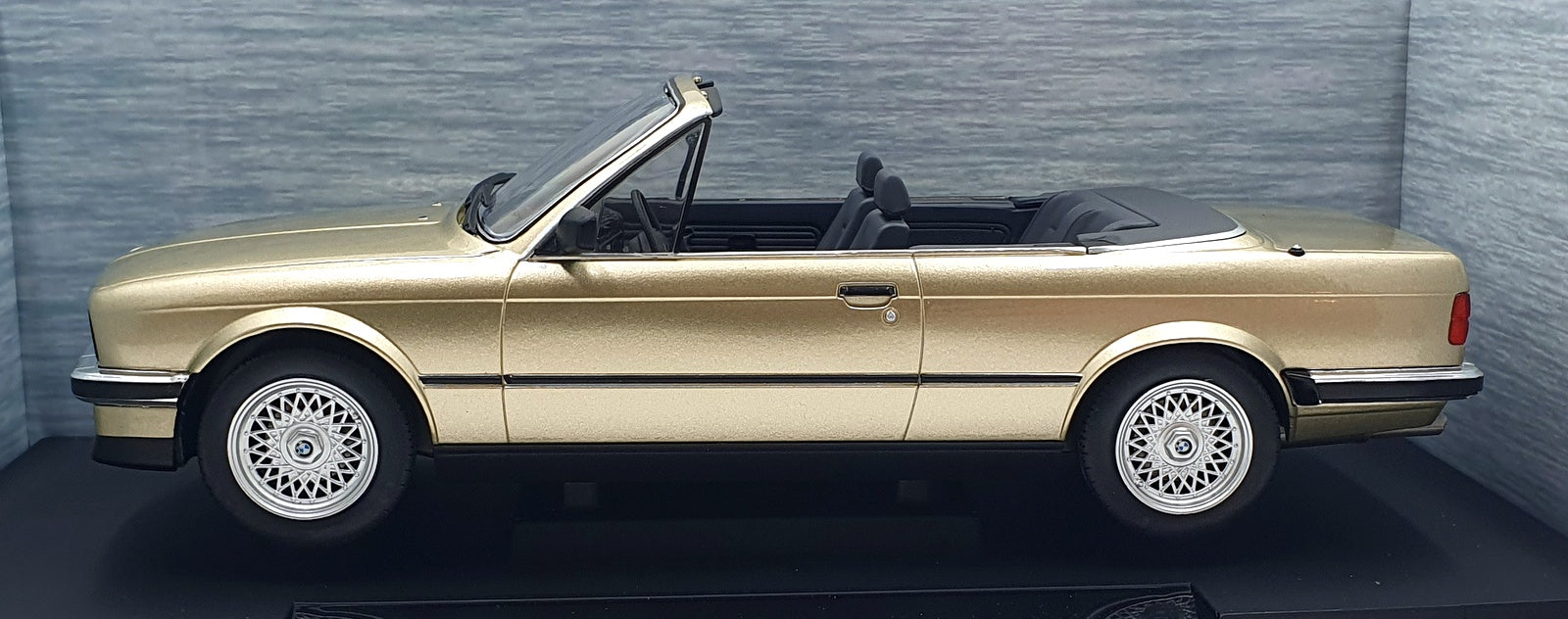 MCG 1/18 Scale Diecast MCG18544 - BMW 325i (E30) Convertible - Met. Beige