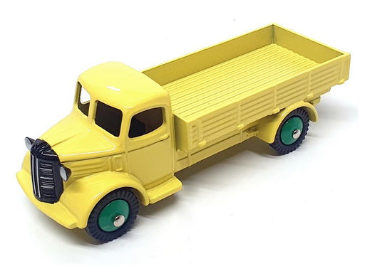 Atlas Editions Dinky Toys 412 - Austin Wagon - Yellow
