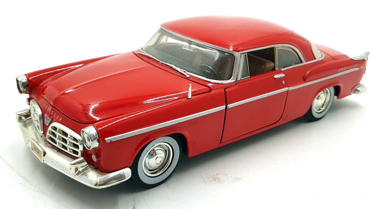 Motor Max 1/24 Scale Diecast 18925A - Chrysler C300 - Red