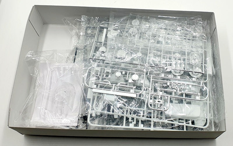 Aoshima 1/12 Scale Unbuilt Kit 63965 - 1977 Kawasaki KZT00D Z1-R Bike