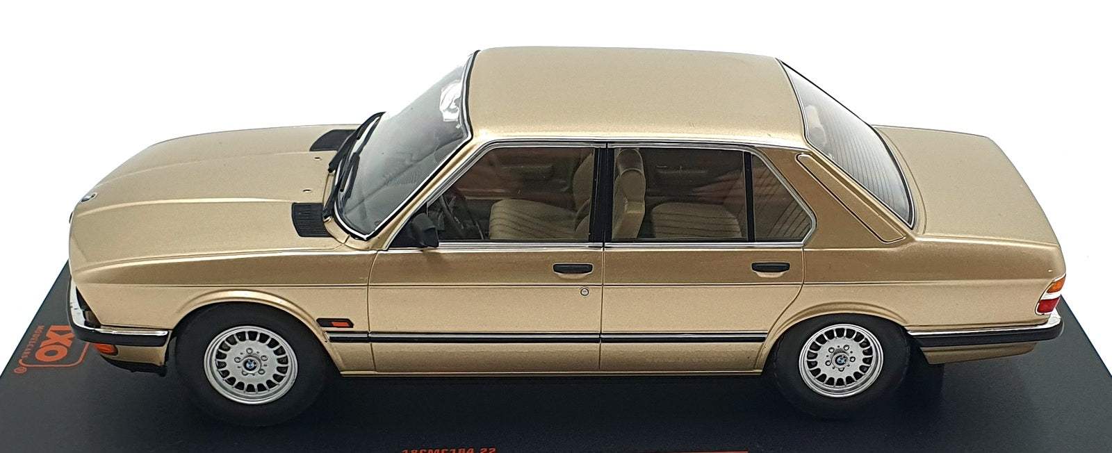 IXO 1/18 Scale 18CMC184.22 - 1987 BMW 520i (E28) 24h SPA - Met Gold