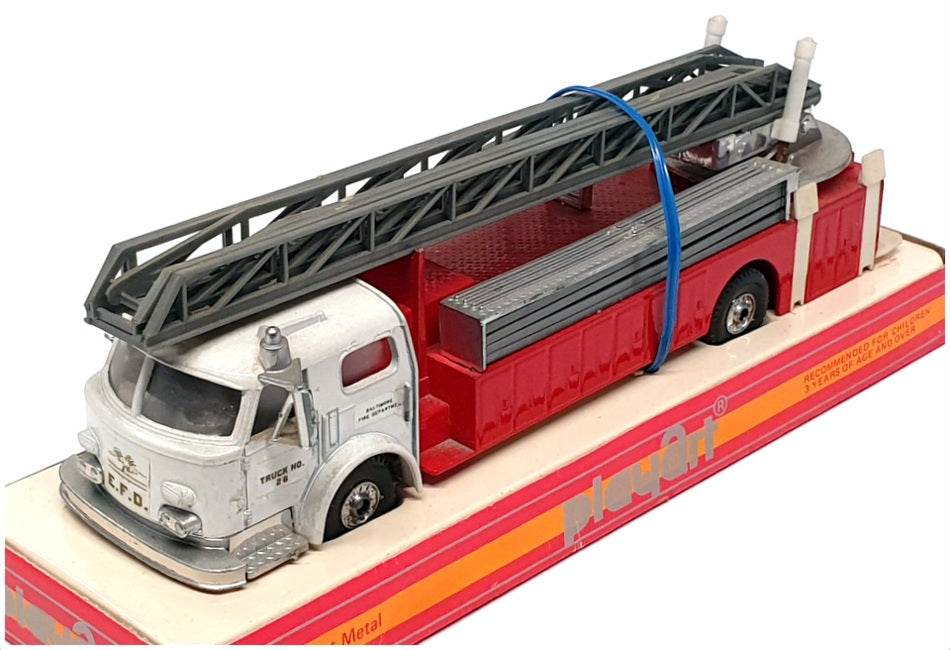 Model Power Playart 24523B - American LaFrance Fire Engine Baltimore - White/Red