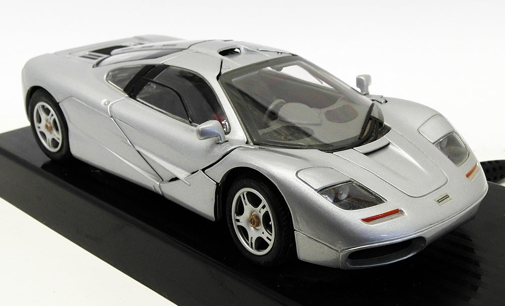 Maisto 1/18 Scale Model Car 31810 - 1993 McLaren F1 - Silver