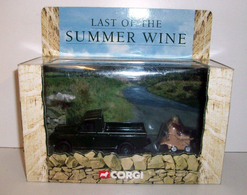 Corgi 1/43 Scale - CC07403 Last of the summer wine Land Rover & Compo figure
