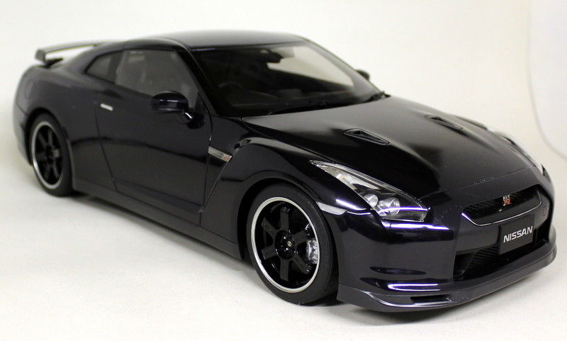 Autoart 1/12 scale 12201 - 2010 Nissan GT-R R35 Spec V - Black