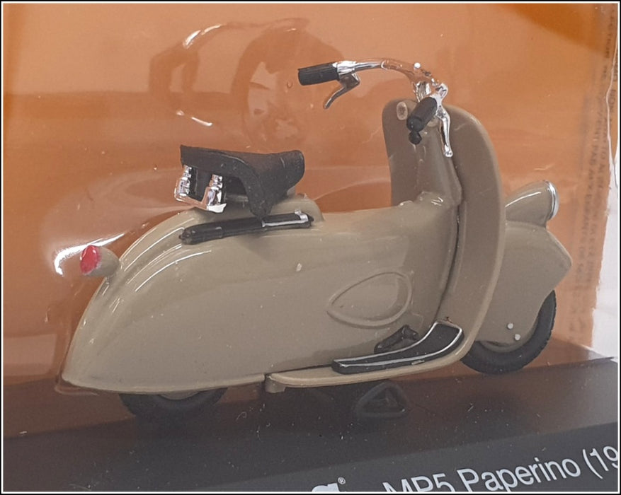 Altaya 1/18 Scale Diecast #26 - 1945 Piaggio Vespa MP5 Paperino - Fawn