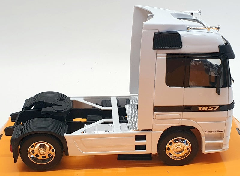 Mercedes-Benz Actros トラック 1/32スケール　非売品 Mercedes-Benz Actros トラック 1/32スケール 非売品 Mercedes