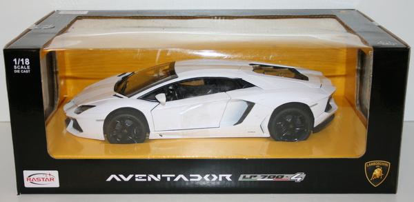 Rastar 1/18 Scale Metal Model - 61300 Lamborghini Aventador LP700-4 - White