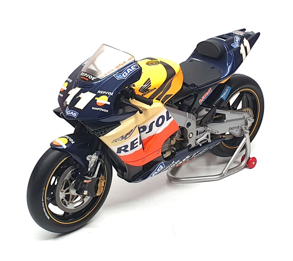 Minichamps 1/12 Scale 122 027111 - Honda RC211V Repsol T. Ukawa MotoGP 2002