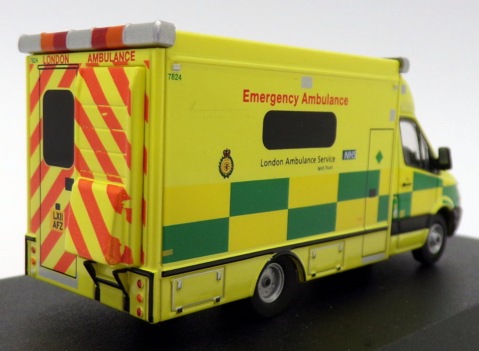 Oxford Diecast 1/76 Scale 76MA002 - Mercedes Benz Ambulance - London