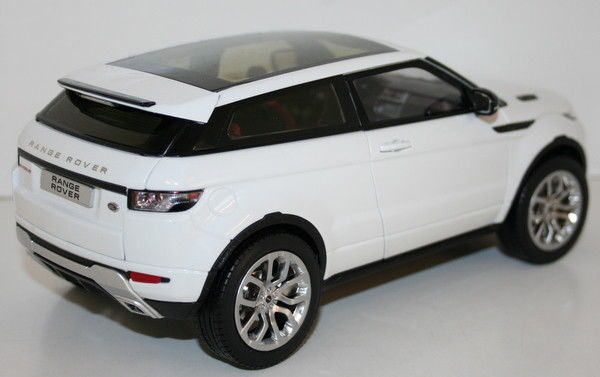 GT Autos / Welly 1/18 Scale Metal Model - Range Rover Evoque - Pearl White