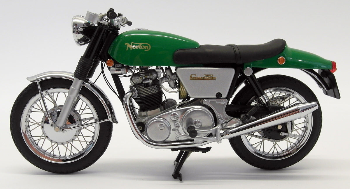Minichamps 1/12 Scale 122 132000 Norton Commando 750 Fastback 1968 Green
