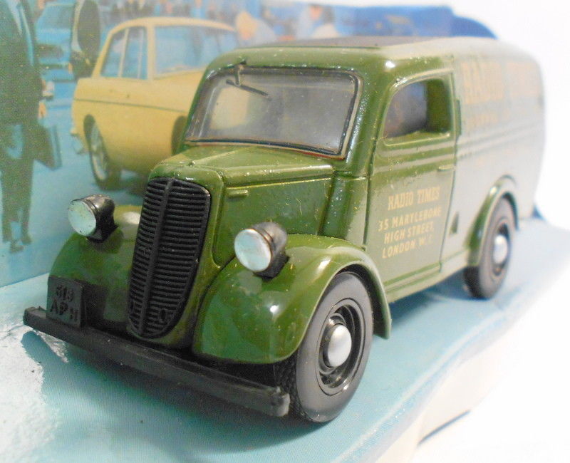 Dinky 1/43 Scale Diecast Model DY-4 FORD E83W 10 CWT VAN RADIO TIMES