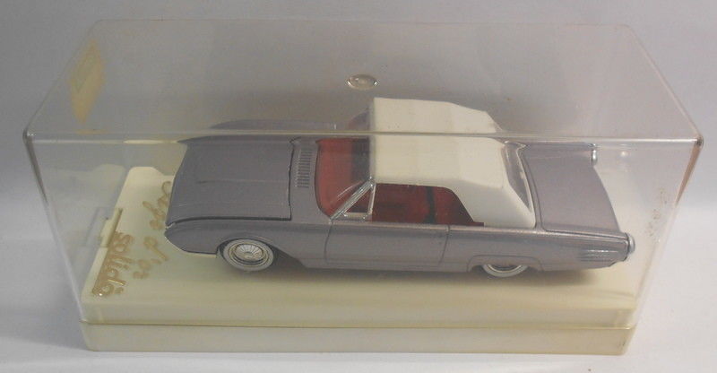 Solido 1/43 Scale Metal Model - SO216 FORD T-BIRD 1961 CABRIOLET