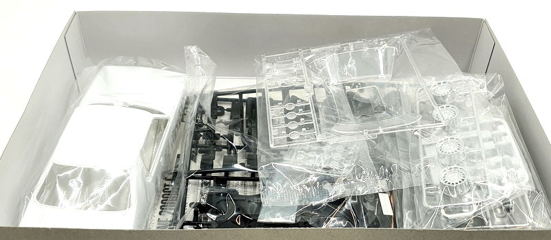 Aoshima 1/24 Scale Model Kit 52 - Nissan Skyline 2000 GT-E.S 1977 MR MS