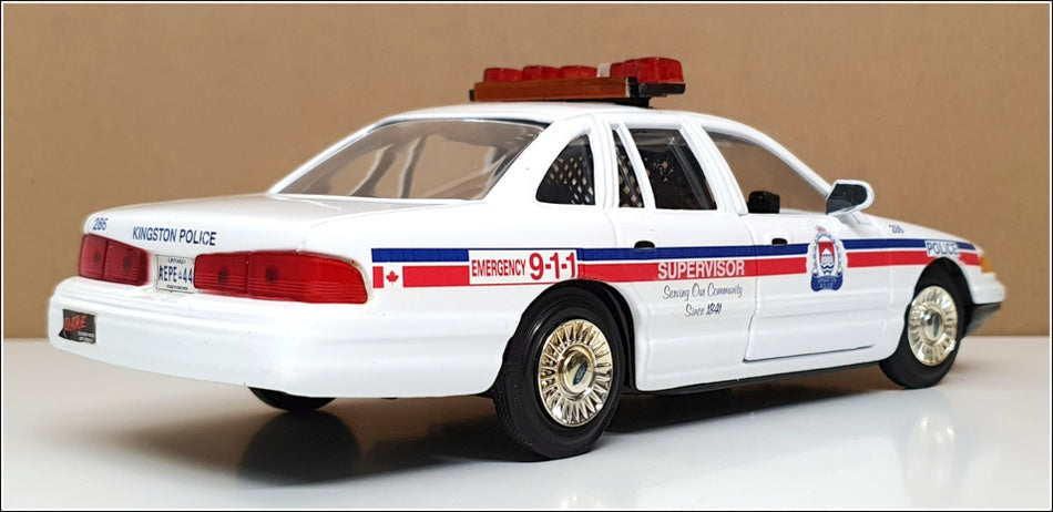 Motormax 1/24 Scale 76102B - Ford Crown Victoria Police - Kingston