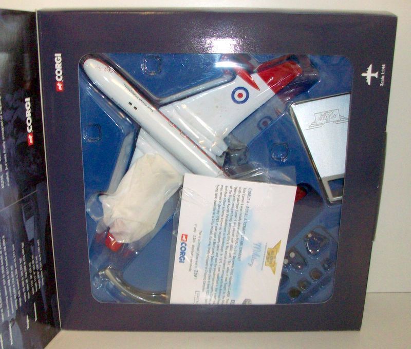 Corgi 1/144 AA31401 Comet 4 Royal Aircraft establishment